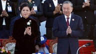 O Secretário-Geral To Lam participa da cerimônia que comemora o 50º aniversário do Dia Nacional do Laos.