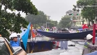Een close-up van het "zinkgat" dat in het hart van de stad Da Nang is ontstaan.