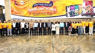 Kontainer lain berisi kue-kue ala Hue sedang dalam perjalanan ke pasar AS.