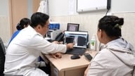 Nyeri punggung setelah duduk terlalu lama: Tanda skoliosis yang mudah terlewatkan.