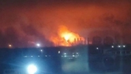 Ukrainske tropper angriber en stor kemisk fabrik i Rusland.