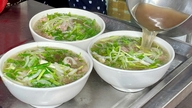„Pho autentic în stil nordic” în Saigon: pho din vită Phu Gia fără legume sau muguri de fasole.