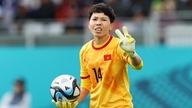 베트남 여자 축구 국가대표팀 선발 라인업: 골키퍼 김탄은 필리핀과의 경기에서 승리하겠다는 의지를 불태우며 통증을 참고 경기에 임했다.