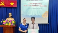 EVNHCMC "จุดประกายความหวัง" ให้แก่ เหงียน โด คิม ลอง นักเรียนผู้ขยันหมั่นเพียร ให้ได้ไปโรงเรียน