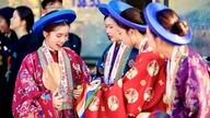 Hanoi'den Hue'ye: Ao dai festivallerinin yolculuğu ve Hue'nin beş panelli mirasını tanıtma misyonu