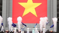 Bekræfter budskabet om et uafhængigt, frit og lykkeligt Vietnam.
