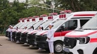 A Hai Phong Városi Egészségügyi Minisztérium 15 mentőautót és több mint 26 milliárd VND értékű felszerelést kapott adományként.