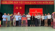 Cerimônia de assinatura do acordo de fraternidade entre as comunas de Dray Bhăng, Krông Búk e Phú Mỡ.