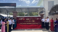 Vinh Long: Anúncio da mudança de nome da escola, em reconhecimento às contribuições do Herói Ta Minh Kham.