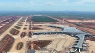 ロンタイン空港への初の公式フライトを計画中。