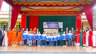 ក្រុមហ៊ុនថាមពលតំបន់ឌិញហ័រ បរិច្ចាគអំណោយដល់សាលារៀន។