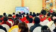 Lebih dari 3 miliar VND diberikan untuk mendukung mata pencaharian di komune Yen Thanh, Tan Trinh, dan Quang Binh.