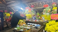 ພິທີສະເຫຼີມສະຫຼອງວັນຄົບຮອບ 96 ປີແຫ່ງການເສຍຊີວິດຂອງຮອງນັກວິຊາການ ຫງວຽນຊິງຊັກ ໄດ້ຈັດຂຶ້ນຢ່າງສົມກຽດ.