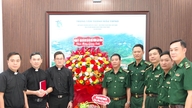 Des agents des gardes-frontières de Lam Dong ont rendu visite à leurs familles et présenté leurs vœux de Noël 2025.