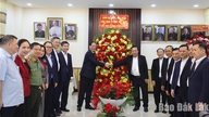 Naib Pengerusi Dewan Undangan Negeri, Tran Quang Phuong, melawat dan menyampaikan ucapan Krismas kepada Pejabat Uskup Keuskupan Ban Me Thuot.