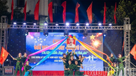 ថូ តាំង គឺជាអ្នកត្រួសត្រាយផ្លូវក្នុងការរៀបចំការប្រកួតរបាំប្រជាប្រិយ – កីឡារបាំ។