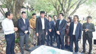 Timbalan Perdana Menteri Mai Van Chinh memeriksa kerja-kerja perancangan untuk Kompleks Landskap Indah Trang An.