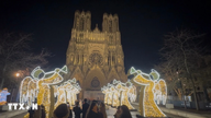 Lichterfest in Reims – wo das kulturelle Erbe dieser französischen Stadt nachts hell erstrahlt.