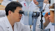 Plukovník, docent, Dr. Nguyen Dinh Ngan: Komunitní oftalmologický screening – první linie obrany proti slepotě.