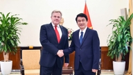 Viceudenrigsminister Le Anh Tuan modtager direktøren for Department of Non-Proliferation and Arms Control, Ruslands udenrigsministerium.