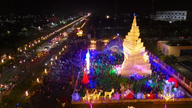 Warga Tay Ninh dengan gembira merayakan Natal.