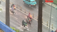 นครโฮจิมินห์ประสบกับฝนตกหนักผิดฤดูกาลและต่อเนื่องเป็นเวลานานในช่วงบ่ายของวันคริสต์มาส