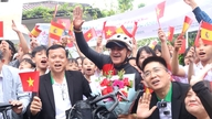 Vận động viên xe đạp Marino kết thúc hành trình 20.000km tại xã Gò Nổi, thành phố Đà Nẵng