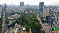 In Ho Chi Minh-stad is het beheer van riolering, verlichting en groene ruimten gedecentraliseerd tot op gemeentelijk niveau.