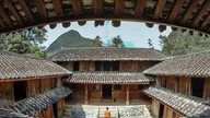 Oplev "Hmong-kongens" palæ.