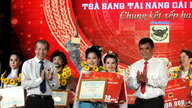 مقابلہ کرنے والے Nguyen Thi Hong Toan نے گولڈن رائس ایوارڈ 2025 جیتا۔