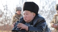 Korea Północna testuje strategiczną rakietę; Kim Dzong Un osobiście dokonuje inspekcji testu.
