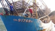 เรือประมงจม ชาวประมงเสียชีวิต 1 ราย สูญหาย 4 ราย