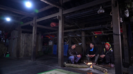 Llevando luces alimentadas por energía solar a Khuoi My