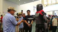 Robot Vietnam mencipta sensasi di Pameran yang meraikan 80 tahun pencapaian negara.