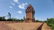 Visite Gia Lai para admirar a Torre da Asa de Fada e explorar a Cidadela do Imperador.