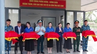 Tretten huse bygget som en del af Quang Trung-kampagnen blev overdraget til befolkningen i Tuy An Dong.