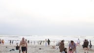 Da Nang: Experimentați surfing și înot palpitant pe plajă în timpul Anului Nou 2026.