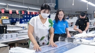 Đơn hàng, lương thưởng tăng: Doanh nghiệp phía Bắc vẫn 'đỏ mắt' tìm lao động phổ thông