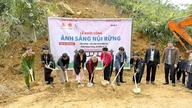 Kien Thiet kommune begynder byggeriet af en gangbro i landsbyen Khau Lang.