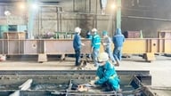 労働者は賃上げと物価安定を求めている。
