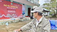 হোয়া থিন-এ ভালোবাসার ফো-এর আগমন: স্থানীয়রা অধীর আগ্রহে শিল্পী ট্রুং জিয়াং-এর জন্য অপেক্ষা করছেন এবং বিনামূল্যে ফো পাচ্ছেন।