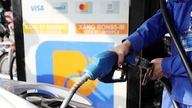 Le previsioni indicano che il prezzo di entrambi i tipi di benzina diminuirà leggermente, attestandosi sopra i 18.000 VND/litro.