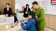 Fru Hoang Thuy Duong returnerede 1 milliard VND til den person, der fejlagtigt overførte pengene.