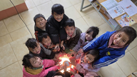 사파시는 기온이 6°C 이하로 떨어지면 학생들이 학교에 가지 않고 집에 머물 수 있도록 허용합니다.