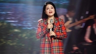 Cuando artistas veteranos interpretan versiones de canciones modernas.