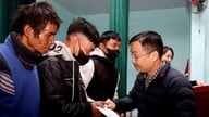 Programmet "Springtime Pink - Warming Hearts in Hung Son" donerede over 300 millioner VND til befolkningen i Hung Son-kommunen.
