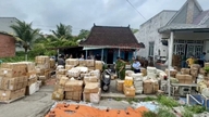 Pihak berkuasa Can Tho telah membongkar sindiket pengeluaran dan perdagangan minyak wangi tiruan berskala besar.