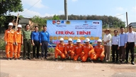 L'agence de presse vietnamienne (TTXVN) collabore à la mise en œuvre du programme « Éclairage des routes rurales ».