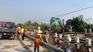 ปิดทางเข้าออกที่เชื่อมจากทางหลวงหมายเลข 5 ข้ามทางรถไฟไปยังที่ราบลุ่มในตำบลไลเค