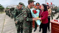 Dak Lak-provinsen siger farvel til de militærstyrker, der har fuldført deres mission med at hjælpe folket i Quang Trung-kampagnen.